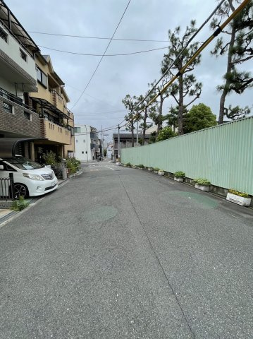 鶴見区鶴見１丁目中古戸建の前面道路含む現地写真|前面道路幅員：約7.0メートル