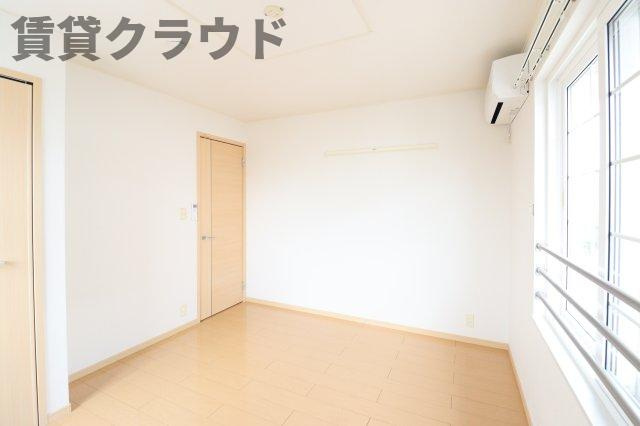 メゾン　デ　ラ　コリーヌの洋室|広々とした洋室です