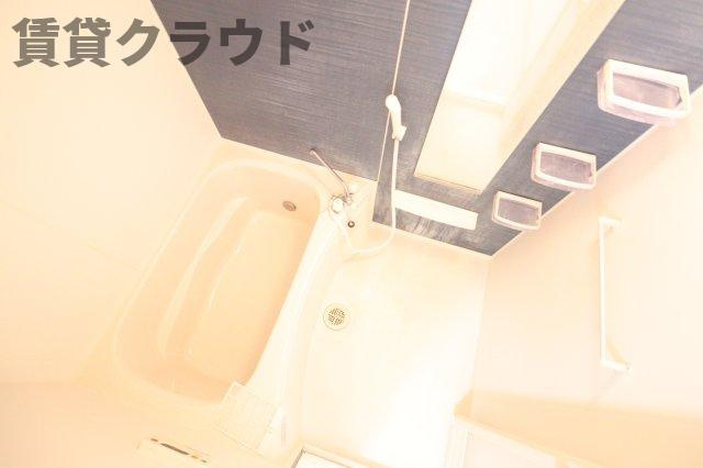 メゾン　デ　ラ　コリーヌの浴室|アクセントパネルがシックで落ち着いた雰囲気の浴室です！