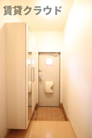メゾン　デ　ラ　コリーヌの玄関|全身鏡でお出かけ前に身だしなみチェック♪