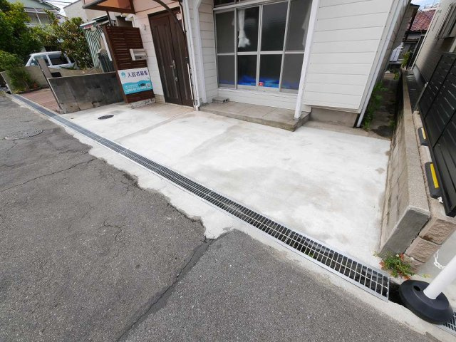 泉が丘貸家の駐車場