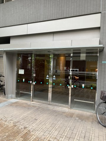 ACT西宮　西館のエントランス