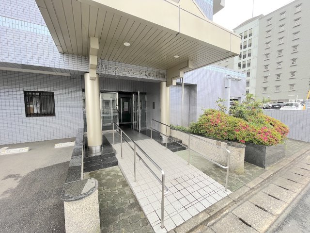 ハウスユマニテ赤間駅前のエントランス