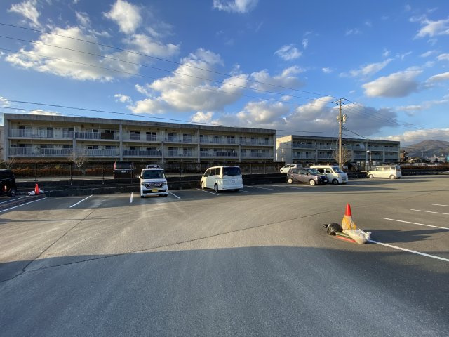 藤原駐車場の周辺|県営住宅に隣接しています。
