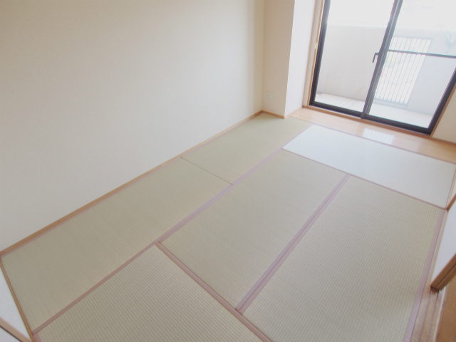 クレストコート海田栄町の和室