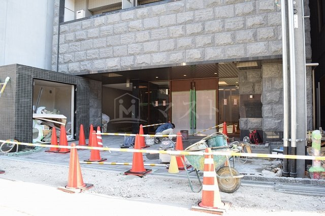 プレサンス谷町リーベのエントランス