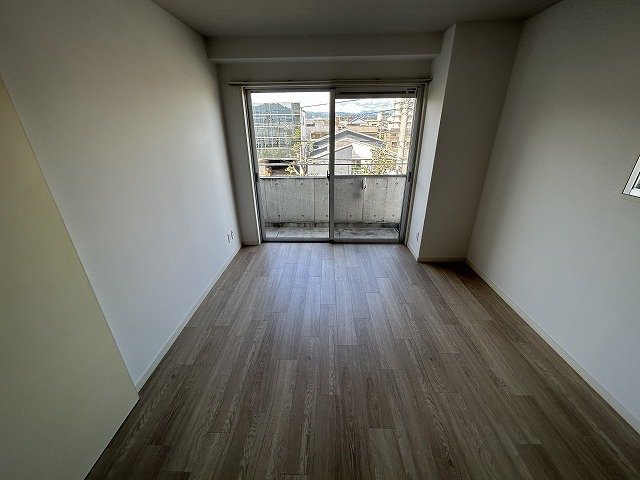 ア・ラコント 北棟の洋室|落ち着いた色調の洋室です