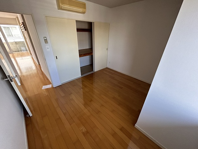 ア・ラコント 北棟の洋室|コンパクトで使いやすい洋室です