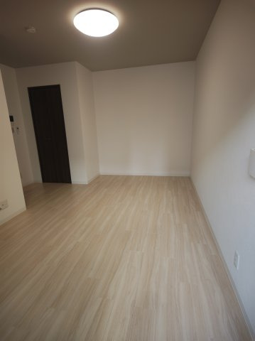 INOVE寝屋川の洋室
