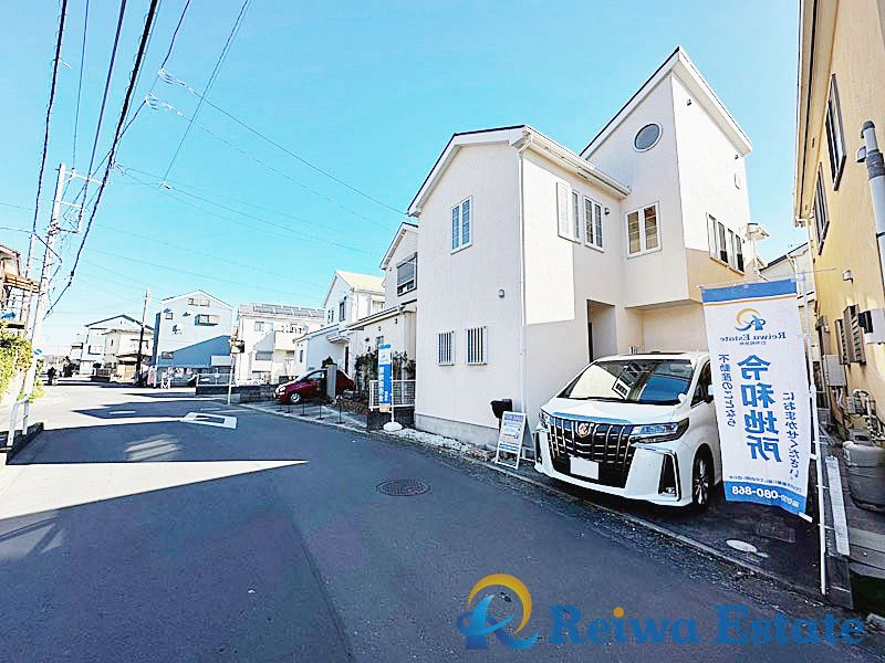 中古戸建　高座郡寒川町大曲1丁目の前面道路含む現地写真
