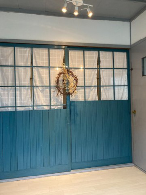 【洋室】 | 則貞4丁目貸家 | 廊下と洋室を仕切ってある引き戸です