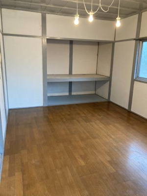 【洋室】 | 則貞4丁目貸家 | 収納もついた使い勝手のいい洋室です