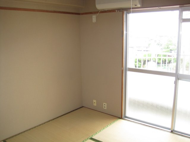 ハイツ藤江の和室|畳の上でゆっくりとくつろげる和室です