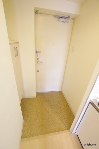 セレニテ新大阪弐番館　仲介手数料無料の玄関