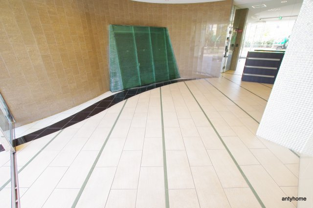 セレニテ新大阪弐番館　仲介手数料無料のロビー