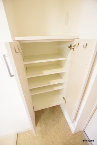 セレニテ新大阪弐番館　仲介手数料無料の収納