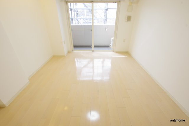 セレニテ新大阪弐番館　仲介手数料無料の洋室