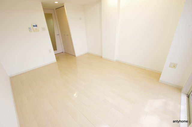 セレニテ新大阪弐番館　仲介手数料無料の居間・リビング