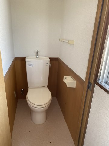 ハイツ藤江のトイレ|ゆったりとした空間のトイレです