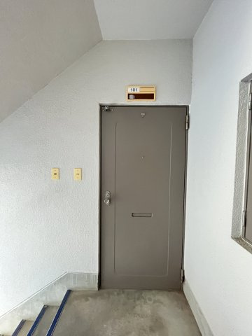 マルタカマンションの玄関
