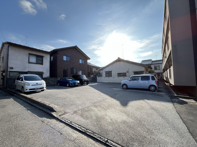マルタカマンションの駐車場