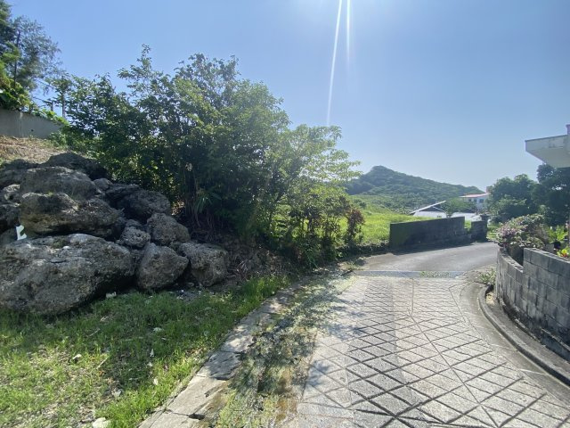 南城市大里字大里（全3区画・建築条件なし約40坪）の前面道路含む現地写真|※前面道路♪