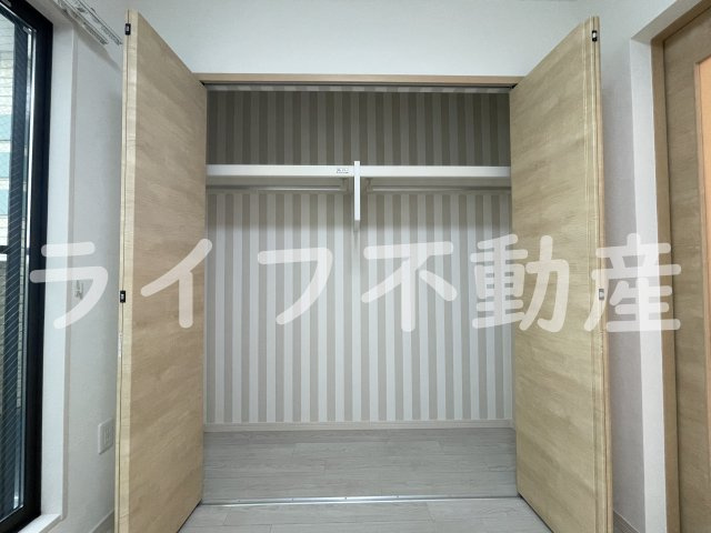 えんじゅハイツの収納|お洋服が多い方も安心のワイドクローゼットです。