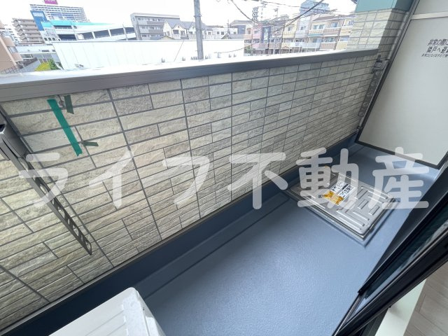 えんじゅハイツのバルコニー|ワイドスパンのバルコニーです。
布団などもしっかりと干すことができます。