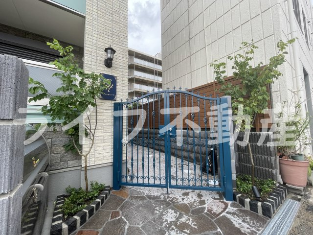 えんじゅハイツのエントランス|ゆとりのあるエントランスです