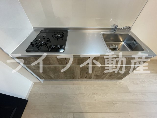 えんじゅハイツのキッチン|システムキッチンです。
調理スペースもしっかりとございます。