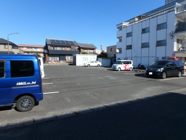 三愛ファミールハイツの駐車場