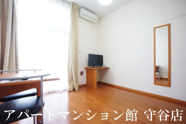 レオパレスカネエーズ柳橋の居間・リビング|画像3