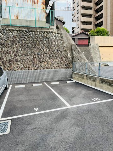 仲介手数料0円！！GRANDUKE正木の駐車場