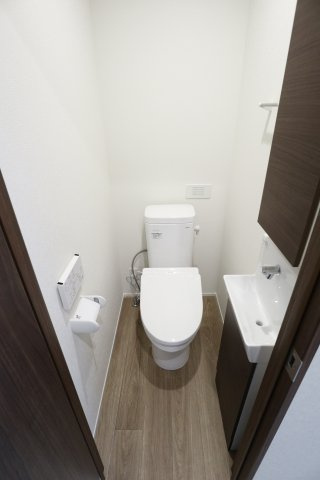 Prendre（プランドール）杉並宮前のトイレ|■見た目スマート、快適性も兼ね備えた手洗いスペース付き■