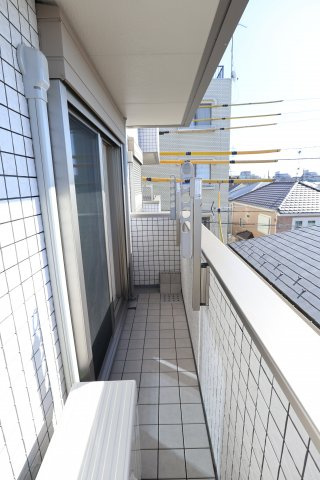 Prendre（プランドール）杉並宮前のバルコニー|■数少ない南向きバルコニー、日当たり良好で洗濯物干しも快適■