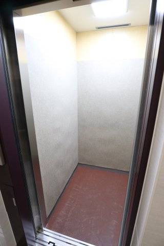 Prendre（プランドール）杉並宮前のその他共用部分|■エレベーターはゆとりの6名乗車サイズ、昇降時も快適です■