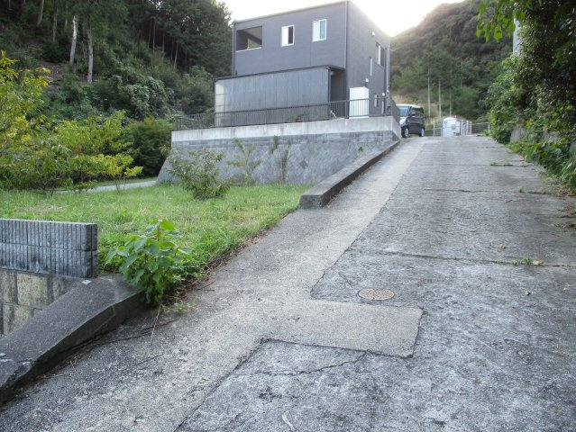 錦町　売土地の前面道路含む現地写真