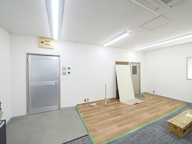 北之庄町2F事務所の内装