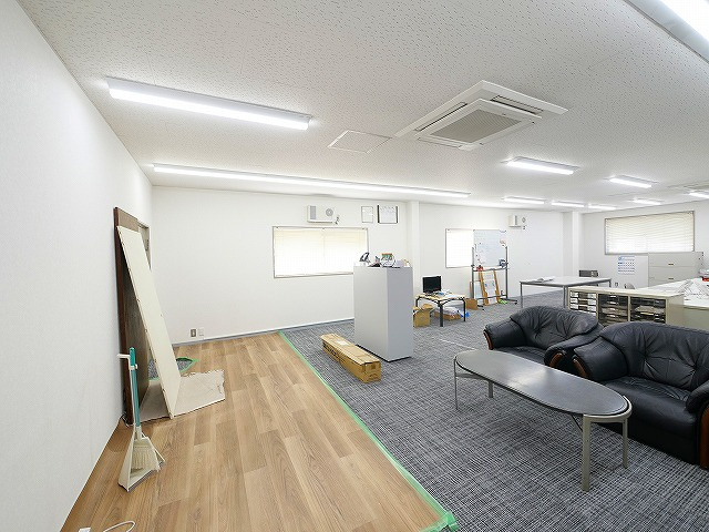 北之庄町2F事務所の内装