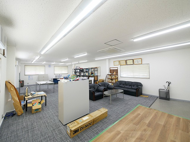 北之庄町2F事務所の内装
