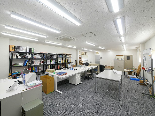 北之庄町2F事務所の内装