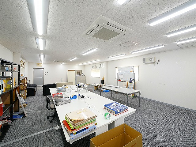 北之庄町2F事務所の内装