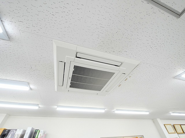 北之庄町2F事務所の内装