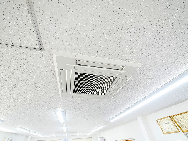 北之庄町2F事務所の内装