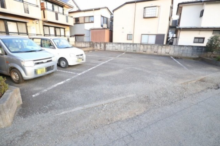 ストークコートNの駐車場