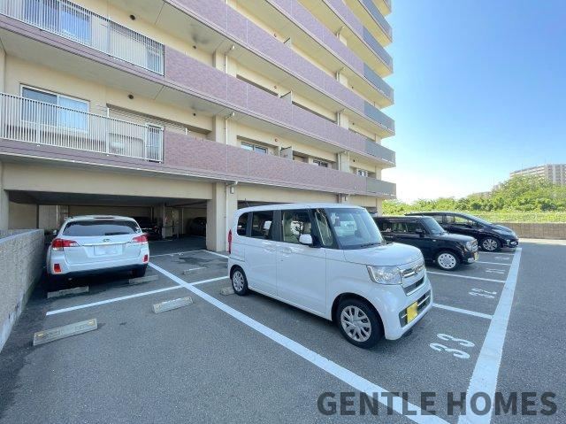 ファーネスト箱崎公園の駐車場
