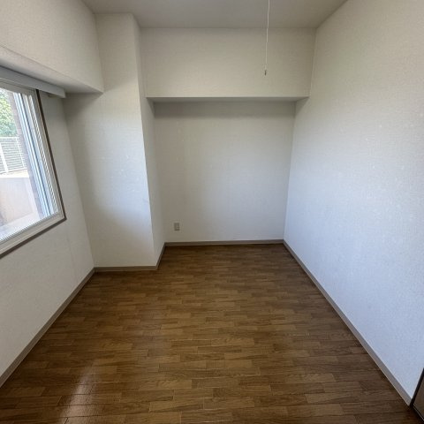 秀弐番館の洋室