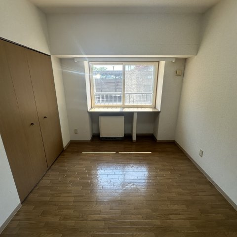 秀弐番館の洋室