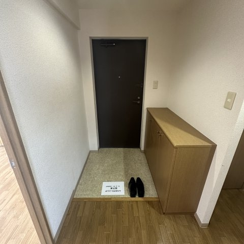 秀弐番館の玄関