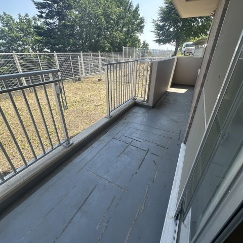 秀弐番館のバルコニー